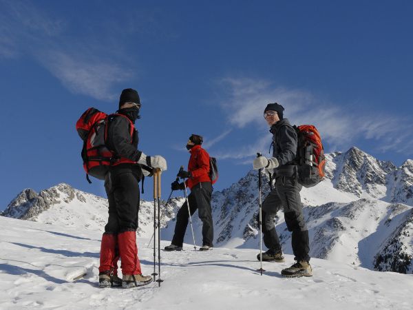 5 niezbędnych informacji na liście kontrolnej bezpieczeństwa podczas zimowych wyjazdów w góry